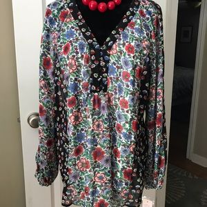 Beautiful Floral V-Neck Blouse NWT!!